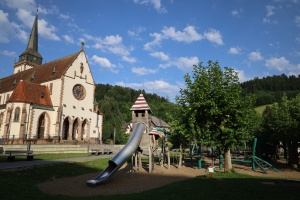 Kinderspielplatz neben der Kirche in Nordrach